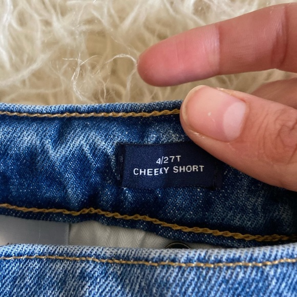 GAP Medium Wash Raw Hem Denim Cheeky Jean Shorts, size 4/27T - Picture 8 of 11